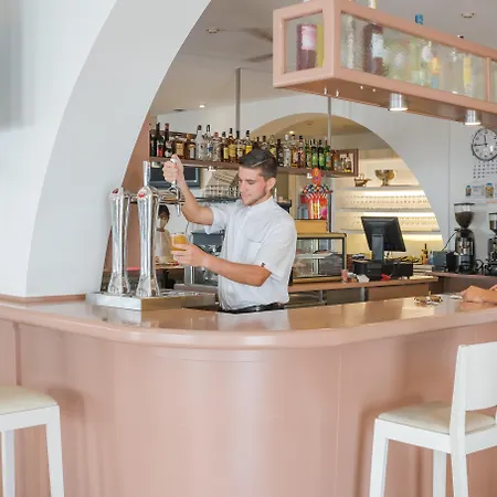 Jeni & Restaurant Szálloda 3*