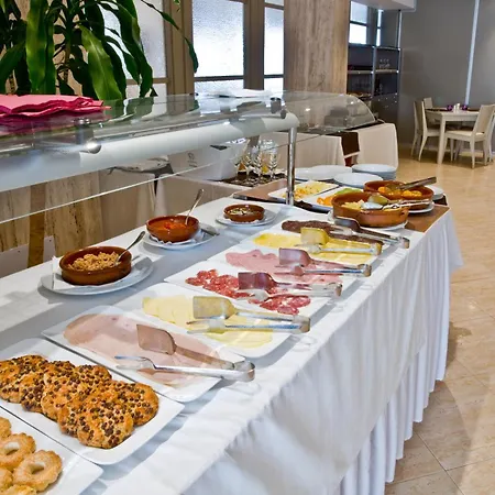 Jeni & Restaurant 3* Es Mercadal