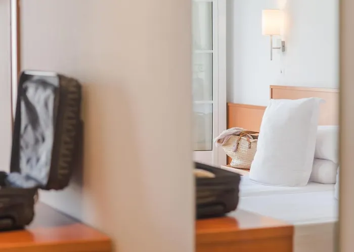 Jeni & Restaurant 3* Es Mercadal