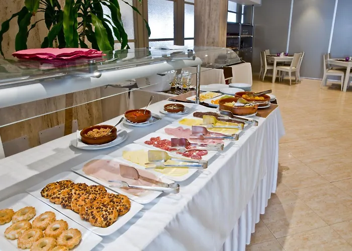 Jeni & Restaurant 3* Es Mercadal