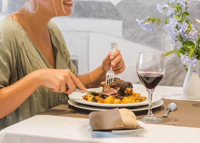 Jeni & Restaurant Hotel 3*