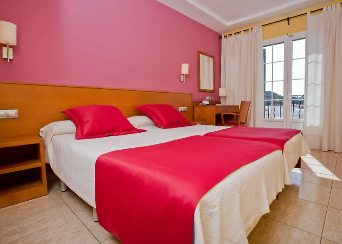 Jeni & Restaurant 3* Es Mercadal