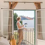 Jeni & Restaurant Hotel