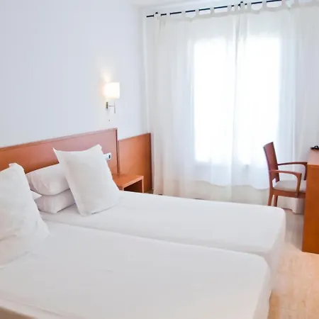 Jeni & Restaurant Hotel Es Mercadal