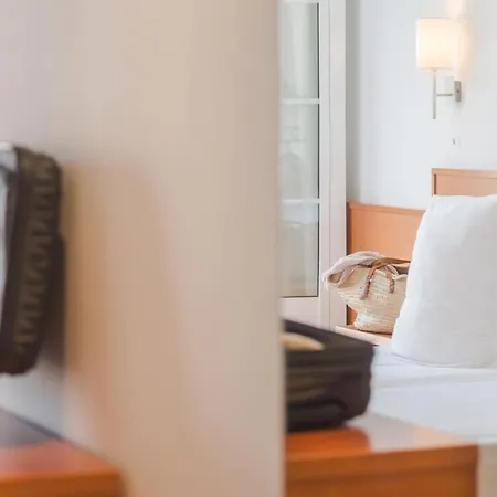 Jeni & Restaurant 3* אס מרקדל