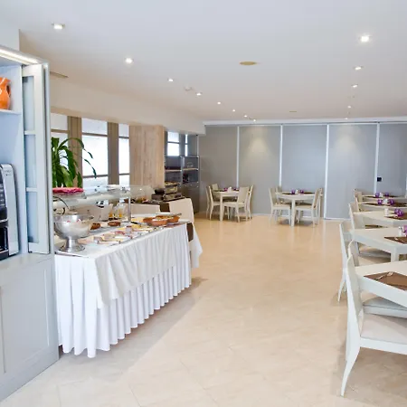 Jeni & Restaurant 3* Es Mercadal