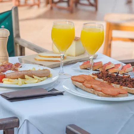 Jeni & Restaurant 3*