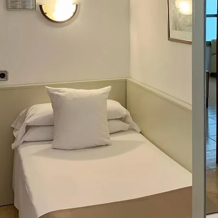 מלון Jeni & Restaurant