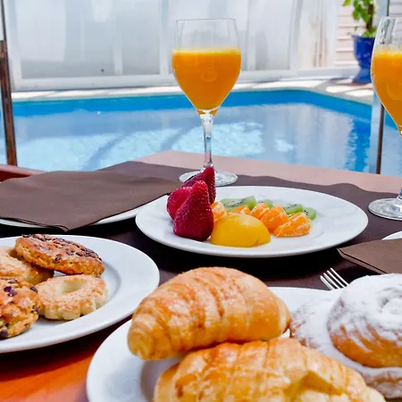 Jeni & Restaurant 3*