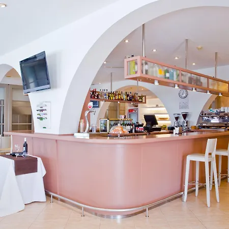 Jeni & Restaurant Hotel Es Mercadal