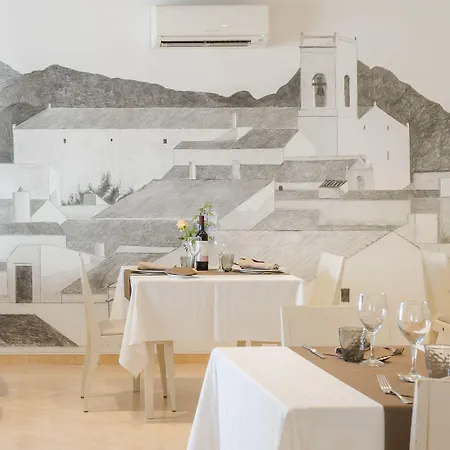 מלון Jeni & Restaurant