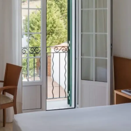 Jeni & Restaurant Hotel