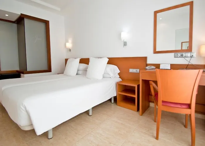 Hotel Jeni & Restaurant Es Mercadal