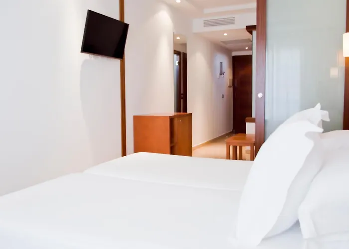 Jeni & Restaurant Hotel Es Mercadal