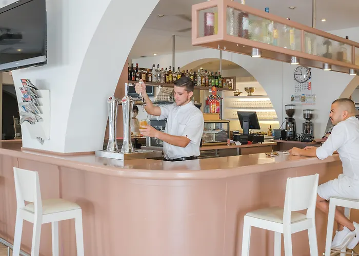 Jeni & Restaurant Hotel 3*