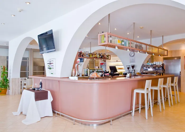 Jeni & Restaurant Hotel Es Mercadal