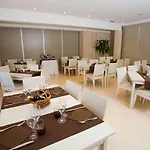 Jeni & Restaurant エス・メルカダル