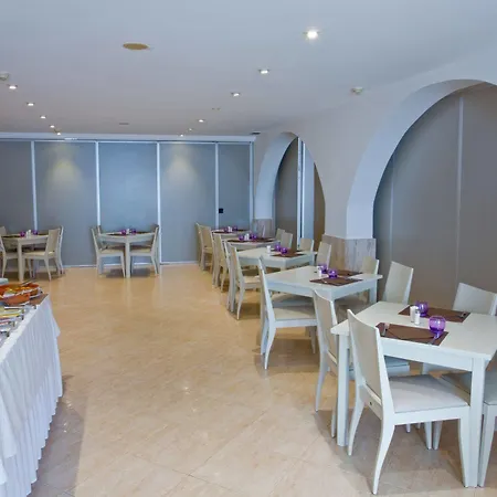 מלון Jeni & Restaurant