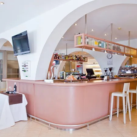 מלון Jeni & Restaurant 3*